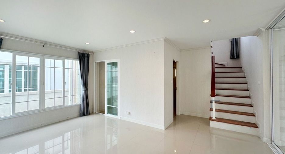 For sale 4 bedrooms house in Mueang Pathum Thani, Pathum Thani