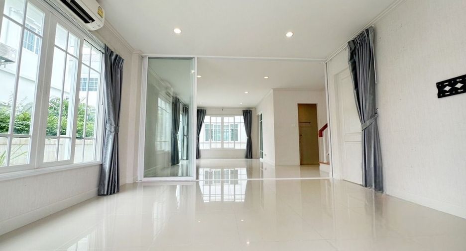 For sale 4 bedrooms house in Mueang Pathum Thani, Pathum Thani