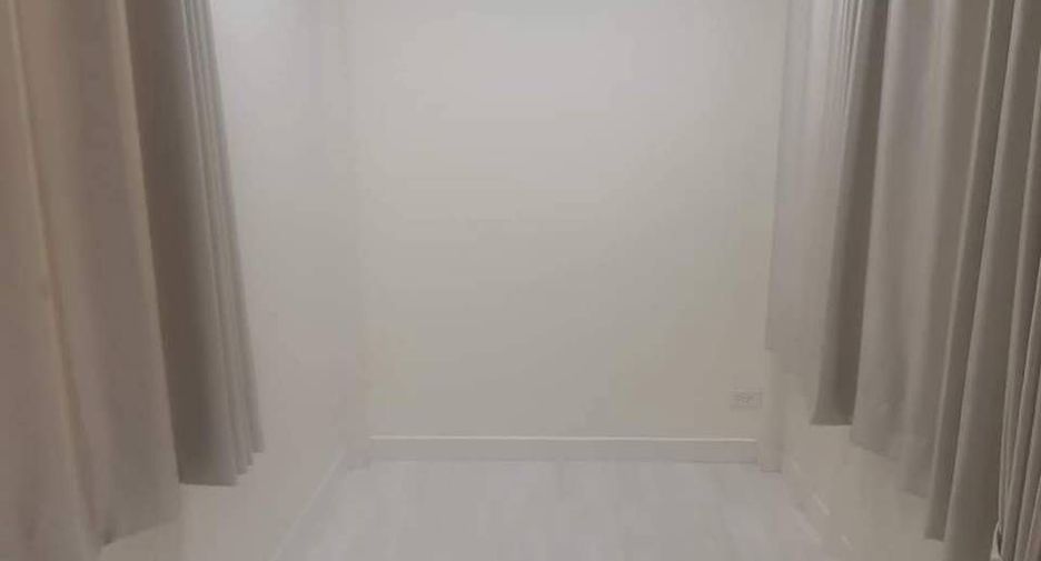 For sale 5 bedrooms house in Mueang Nonthaburi, Nonthaburi