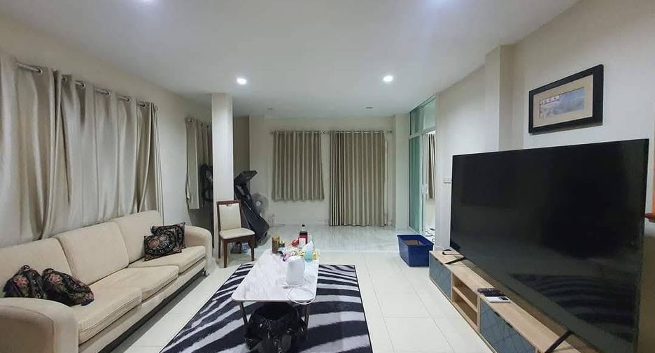 For sale 5 bedrooms house in Mueang Nonthaburi, Nonthaburi