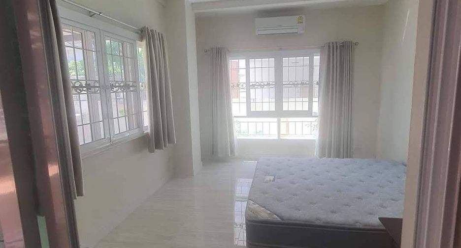 For sale 5 bedrooms house in Mueang Nonthaburi, Nonthaburi