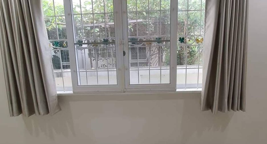 For sale 5 bedrooms house in Mueang Nonthaburi, Nonthaburi
