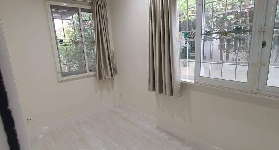 For sale 5 bedrooms house in Mueang Nonthaburi, Nonthaburi