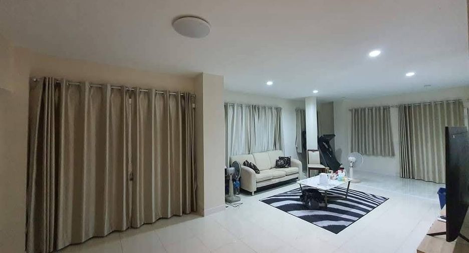 For sale 5 bedrooms house in Mueang Nonthaburi, Nonthaburi