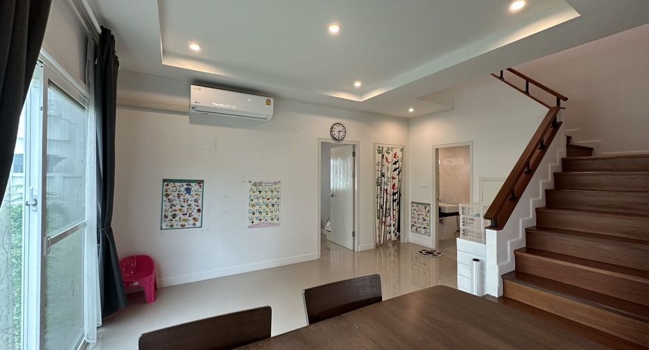 For sale 4 bedrooms house in Mueang Pathum Thani, Pathum Thani