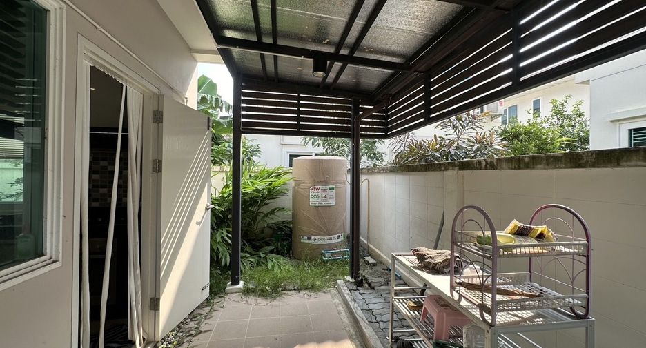 For sale 4 bedrooms house in Mueang Pathum Thani, Pathum Thani