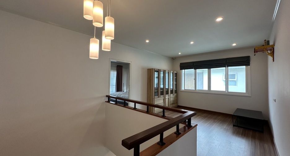 For sale 4 bedrooms house in Mueang Pathum Thani, Pathum Thani