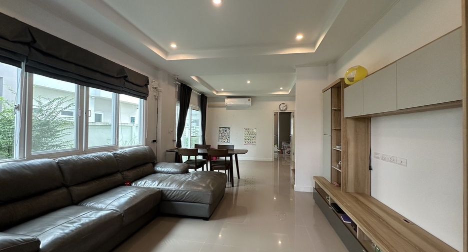 For sale 4 bedrooms house in Mueang Pathum Thani, Pathum Thani