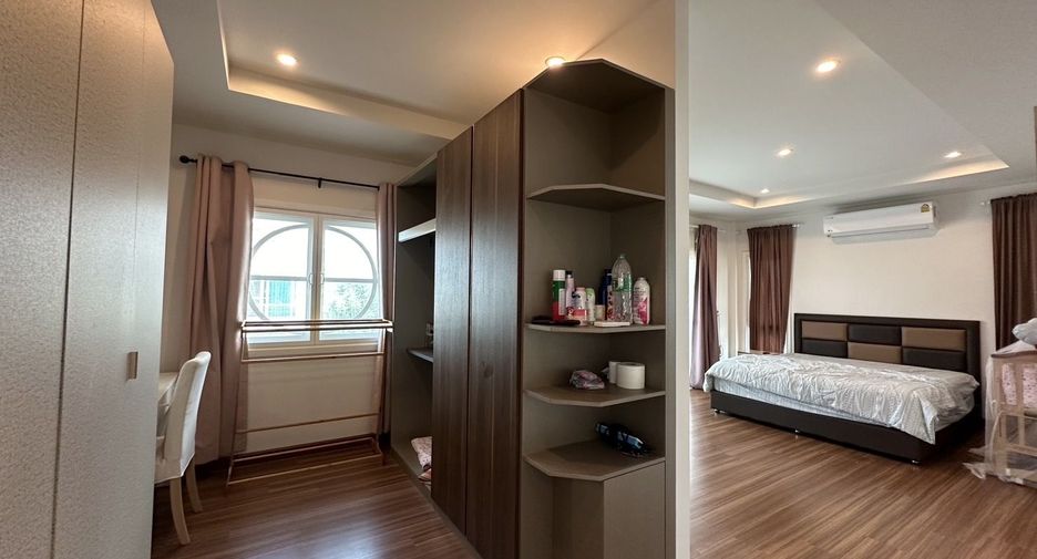 For sale 4 bedrooms house in Mueang Pathum Thani, Pathum Thani