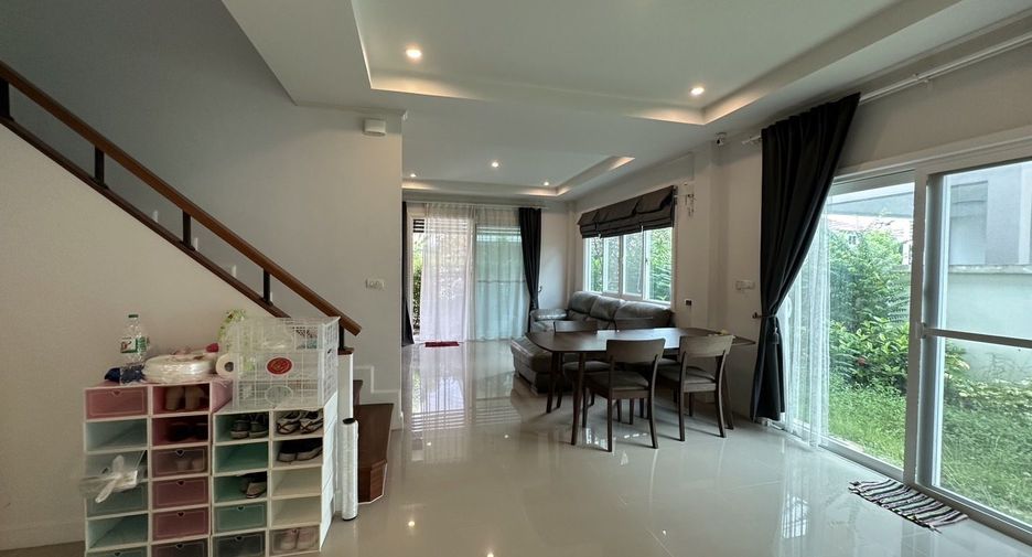 For sale 4 bedrooms house in Mueang Pathum Thani, Pathum Thani