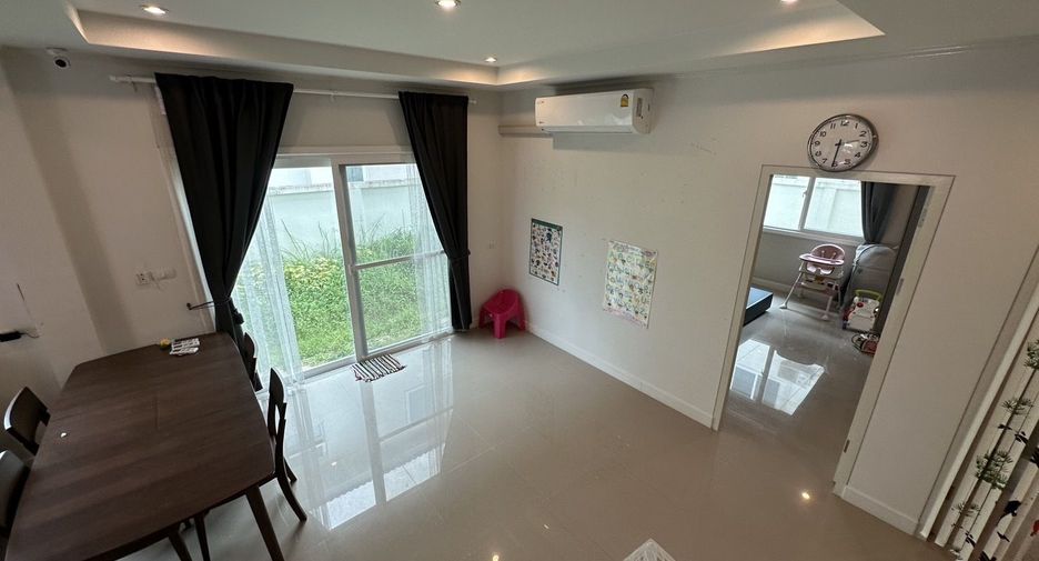 For sale 4 bedrooms house in Mueang Pathum Thani, Pathum Thani