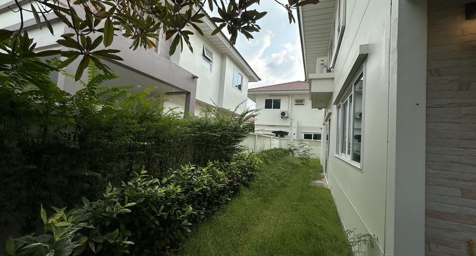 For sale 4 bedrooms house in Mueang Pathum Thani, Pathum Thani