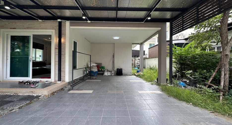 For sale 4 bedrooms house in Mueang Pathum Thani, Pathum Thani
