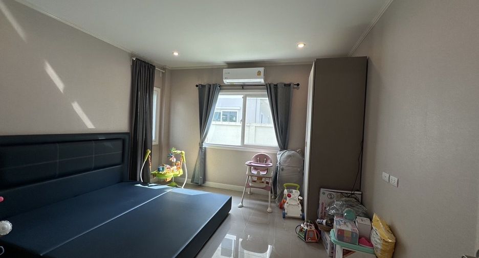 For sale 4 bedrooms house in Mueang Pathum Thani, Pathum Thani