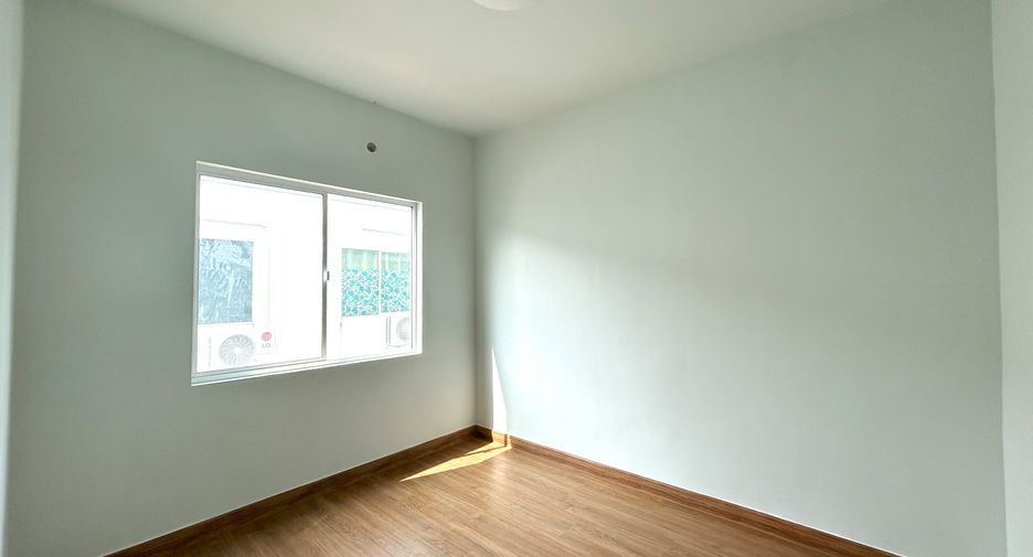For sale 3 bedrooms townhouse in Sai Noi, Nonthaburi