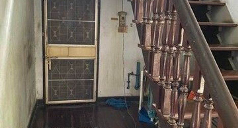 For sale 5 ベッドルーム house in Sam Phran, Nakhon Pathom