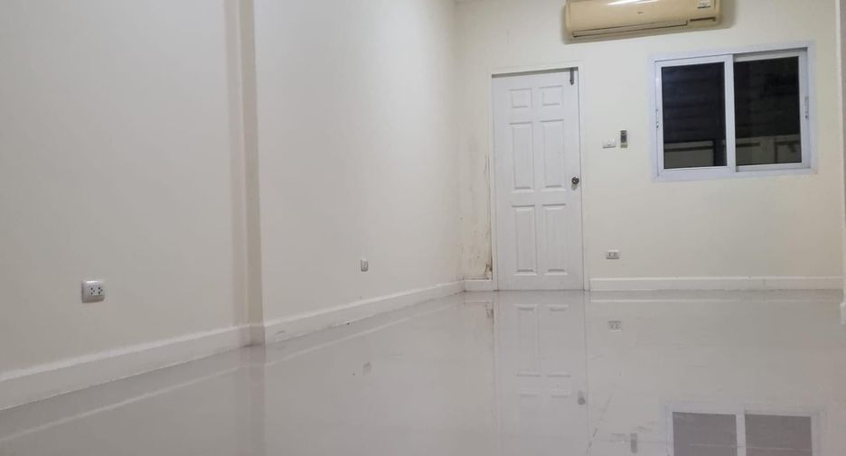 Reihenhaus zum Kauf mit 4 Zimmer in Bang Bua Thong, Nonthaburi