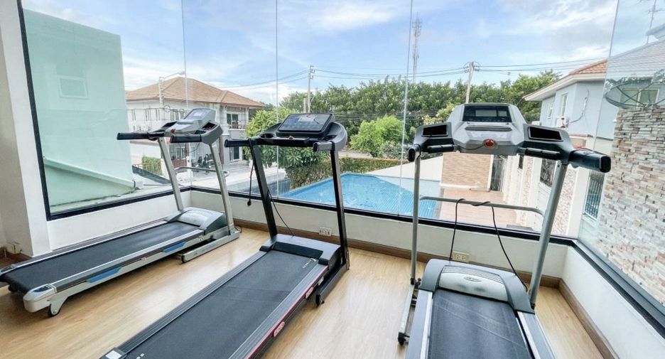 For sale 3 bedrooms house in Mueang Nonthaburi, Nonthaburi