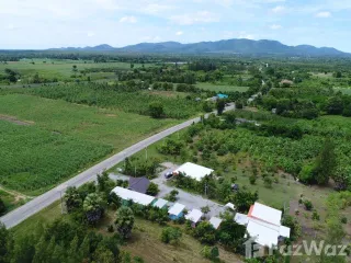 Продажа Участок в Tha Yang, Пхетбури