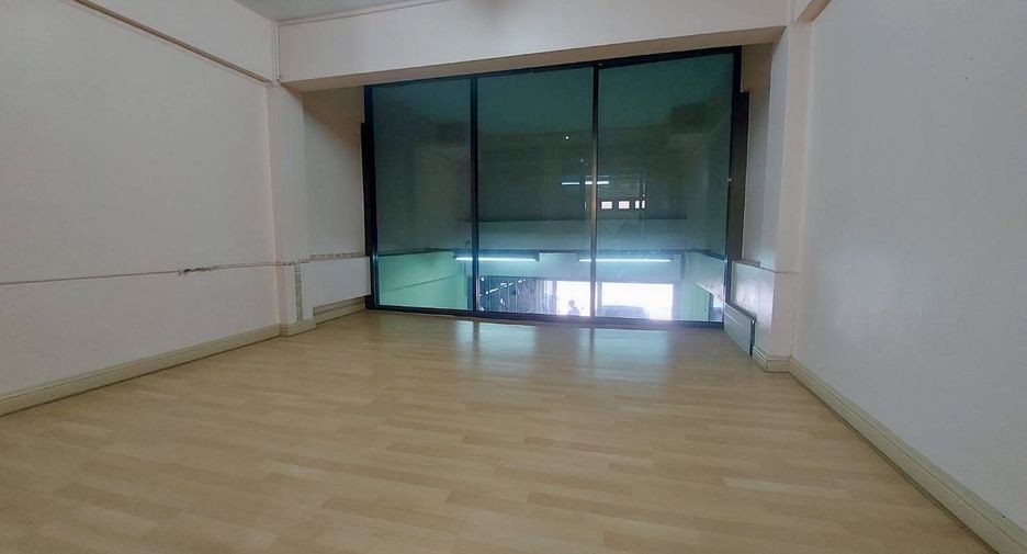 Продажа 4 спальни таунхаус в Mueang Nakhon Ratchasima, Накхон Ратчасима