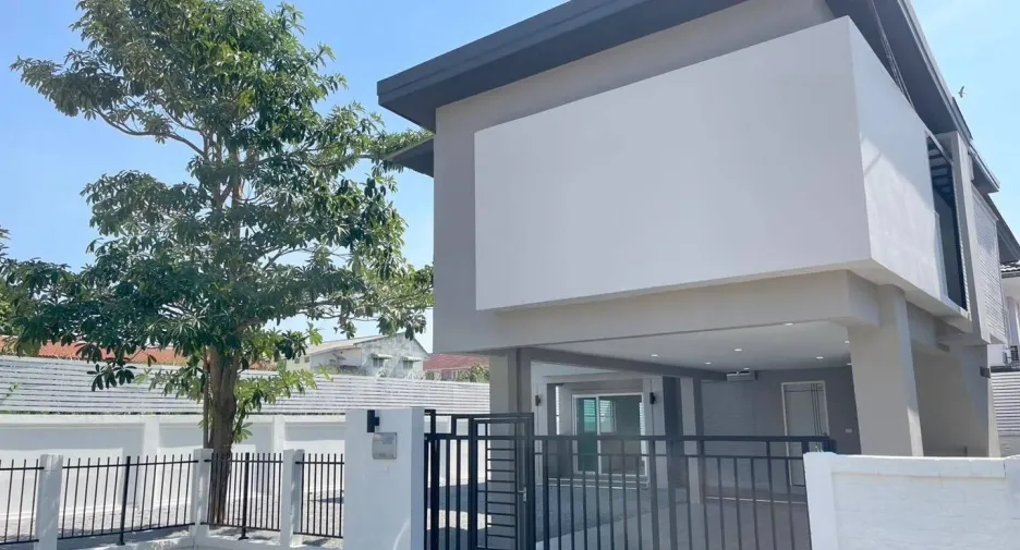 For sale 4 bedrooms house in Thanyaburi, Pathum Thani