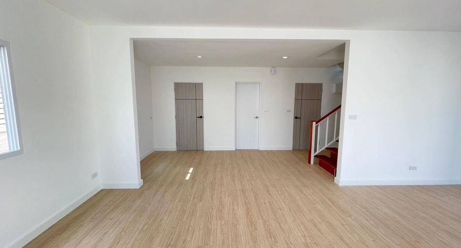 For sale 4 bedrooms house in Thanyaburi, Pathum Thani