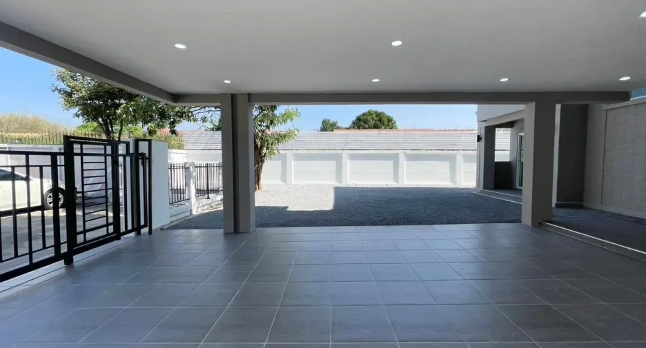 For sale 4 bedrooms house in Thanyaburi, Pathum Thani