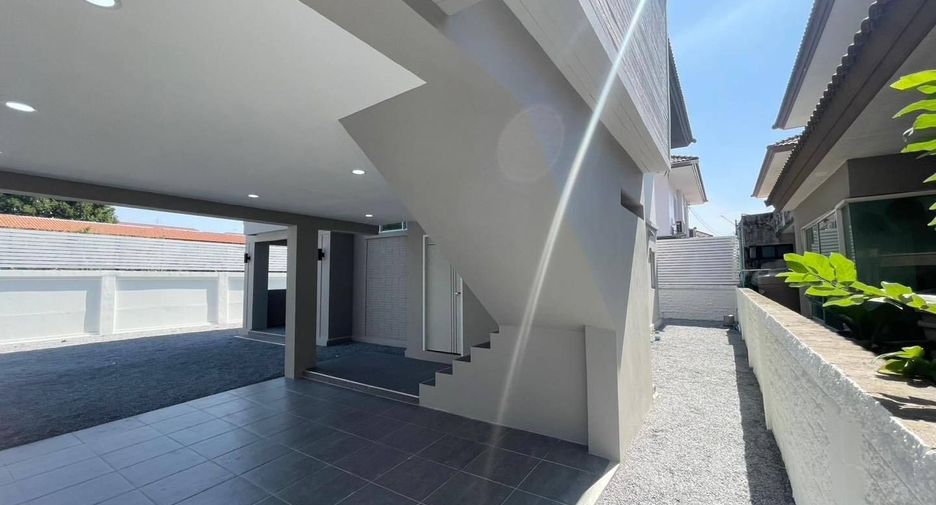 For sale 4 bedrooms house in Thanyaburi, Pathum Thani