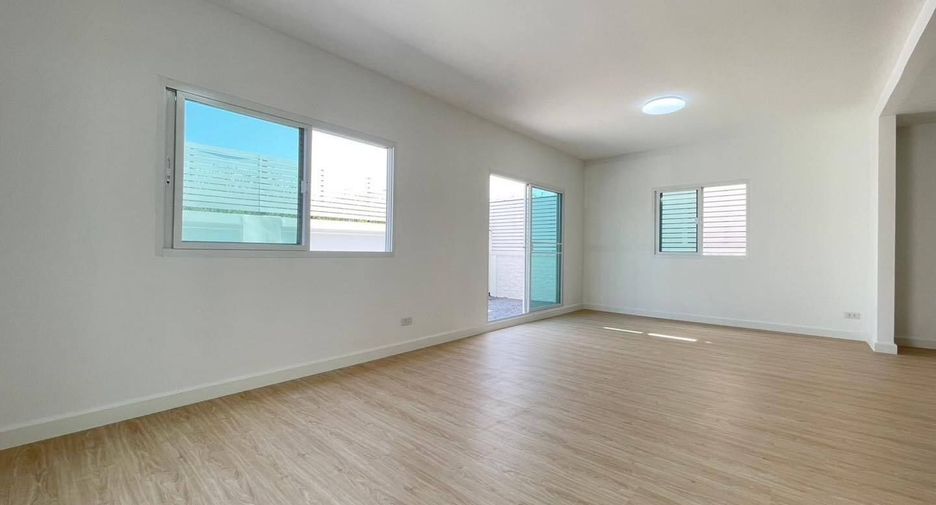 Haus zum Kauf mit 4 Zimmer in Thanyaburi, Pathum Thani