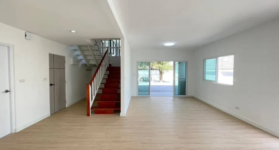 For sale 4 bedrooms house in Thanyaburi, Pathum Thani
