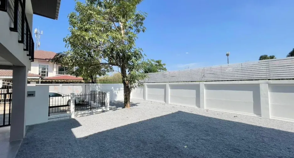 For sale 4 bedrooms house in Thanyaburi, Pathum Thani