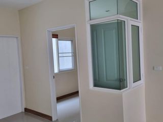 Продажа 4 спальни таунхаус в Sai Noi, Нонтабури