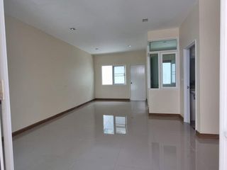 Продажа 4 спальни таунхаус в Sai Noi, Нонтабури