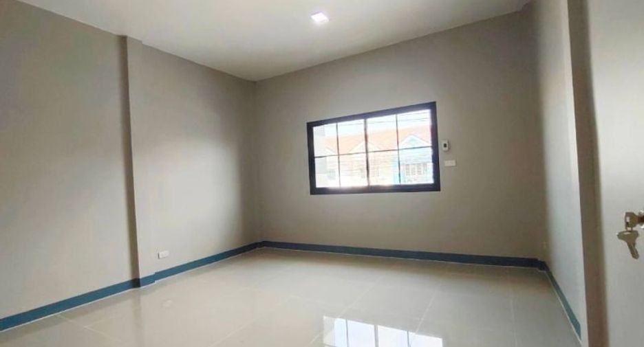 For sale 2 bedrooms townhouse in Sai Noi, Nonthaburi
