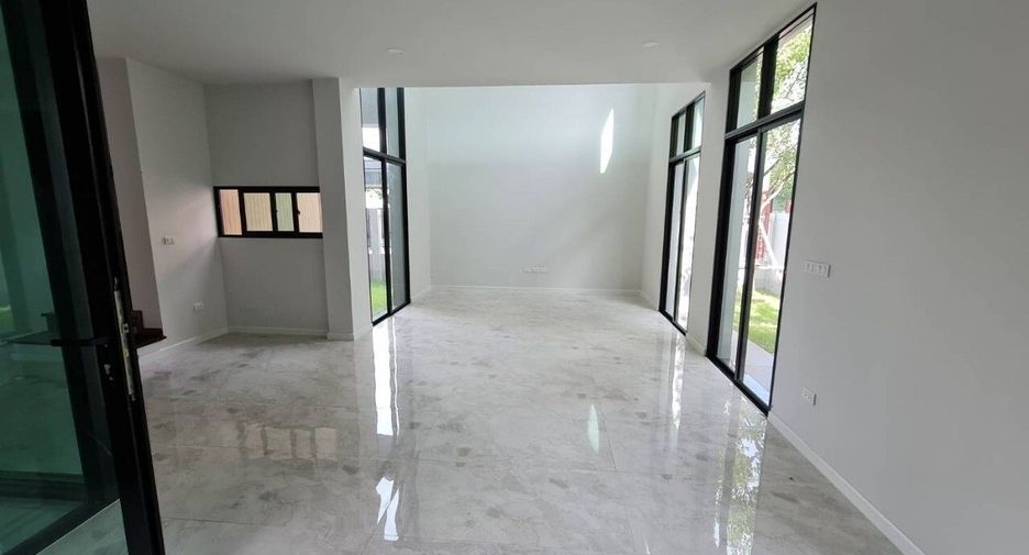 For sale 4 bedrooms house in Mueang Nonthaburi, Nonthaburi
