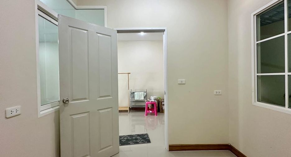 For sale 4 bedrooms townhouse in Mueang Nonthaburi, Nonthaburi