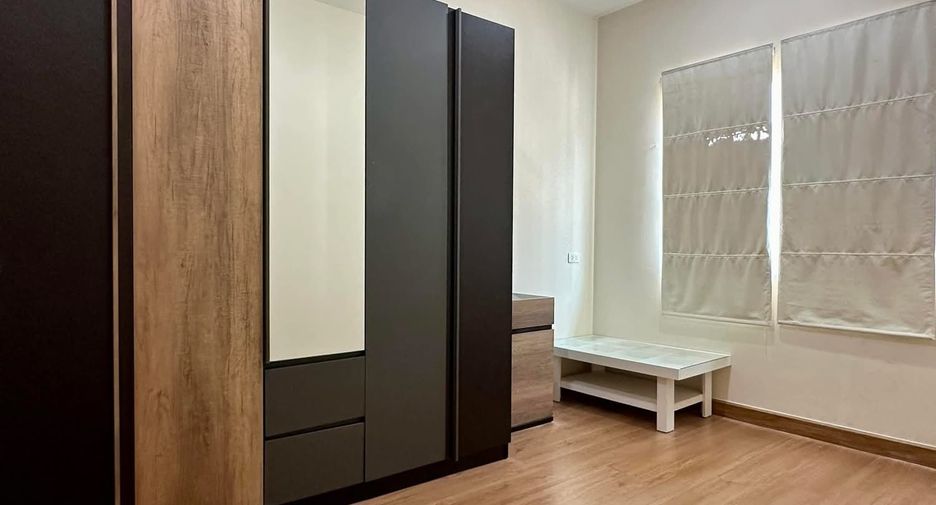 For sale 4 bedrooms townhouse in Mueang Nonthaburi, Nonthaburi