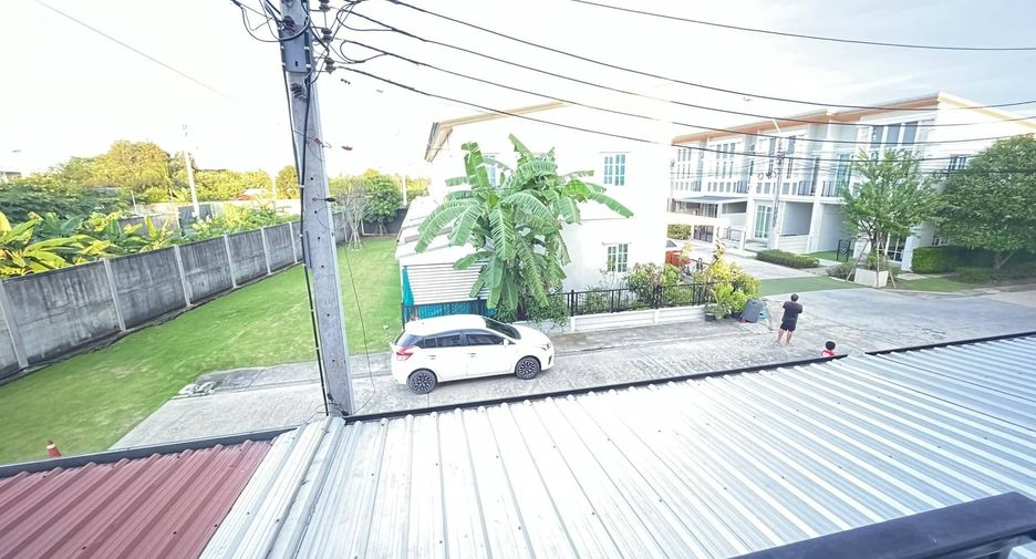 For sale 3 bedrooms townhouse in Khlong Sam Wa, Bangkok