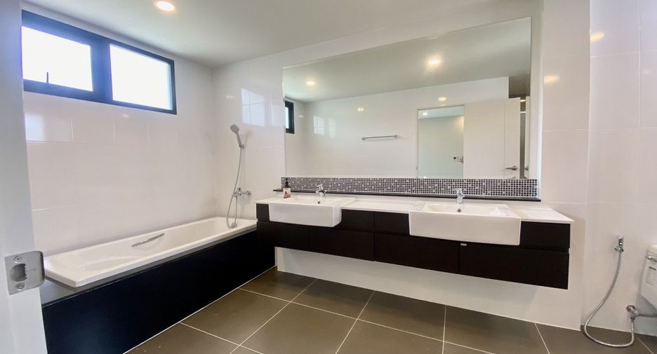 For sale 5 bedrooms house in Bang Kruai, Nonthaburi