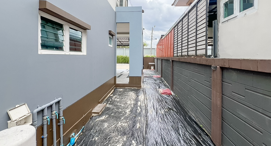 For sale 3 bedrooms house in Mueang Pathum Thani, Pathum Thani