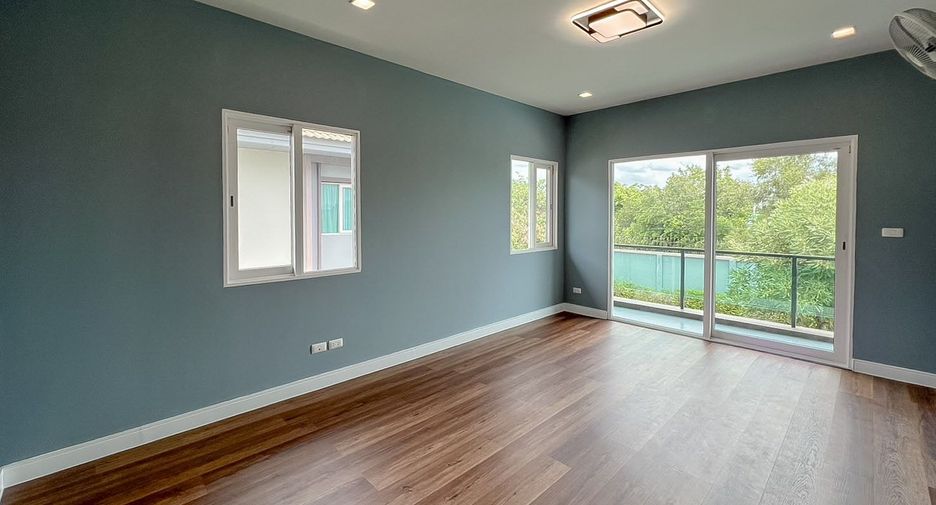 For sale 3 bedrooms house in Mueang Pathum Thani, Pathum Thani