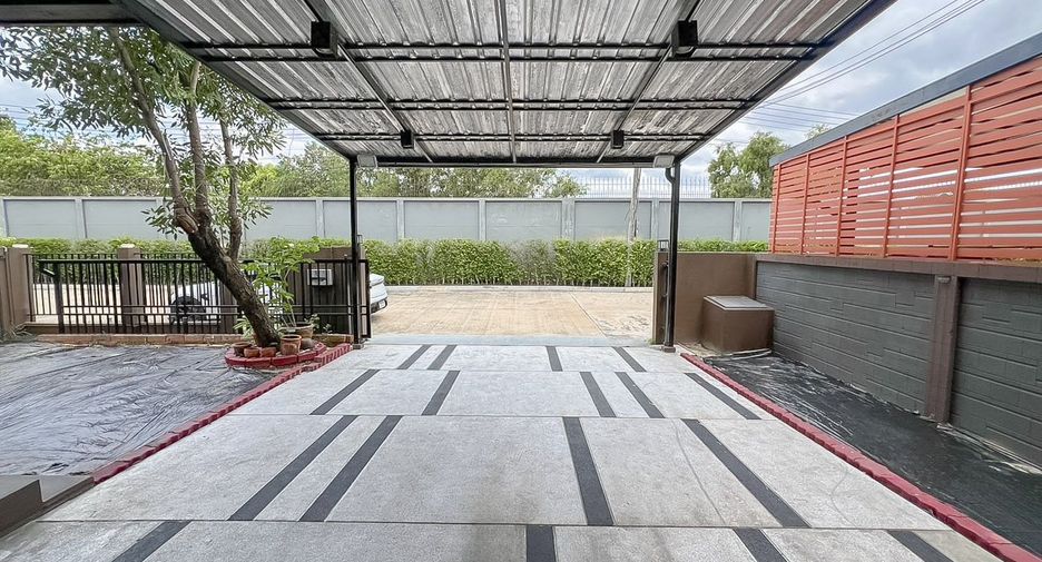 For sale 3 bedrooms house in Mueang Pathum Thani, Pathum Thani