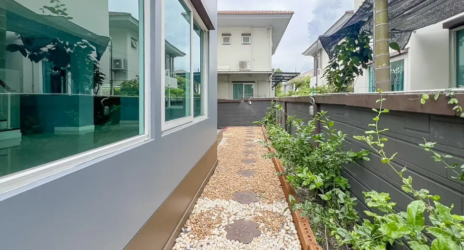 For sale 3 bedrooms house in Mueang Pathum Thani, Pathum Thani