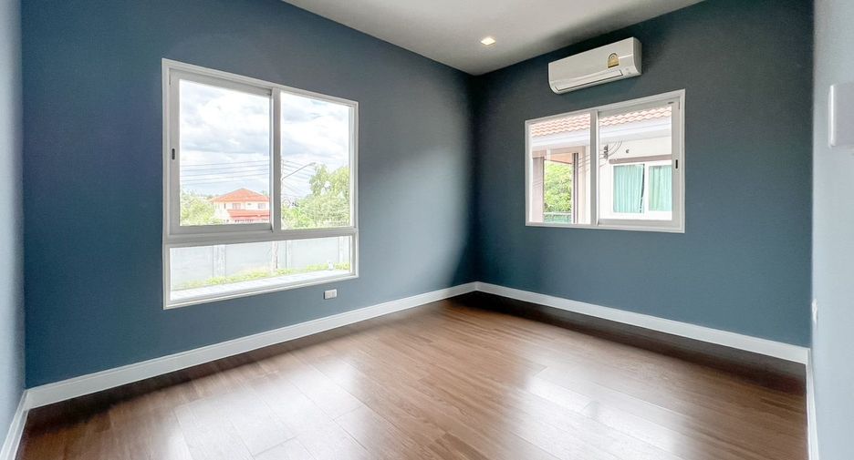 For sale 3 bedrooms house in Mueang Pathum Thani, Pathum Thani