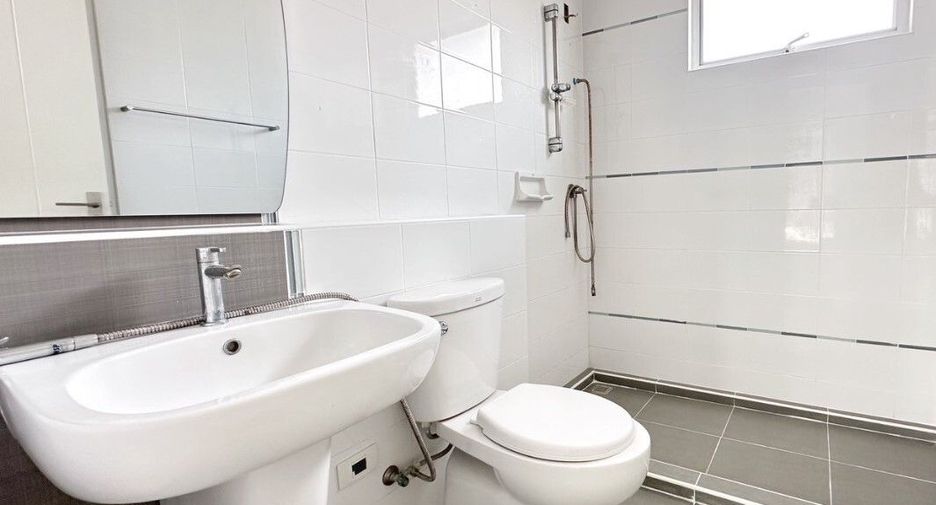 For sale 3 bedrooms house in Khlong Luang, Pathum Thani