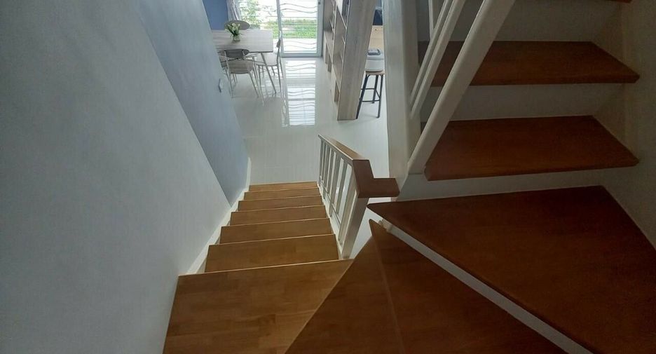 Casa adosada en venta de 3 habitaciones en Sai Noi, Nonthaburi