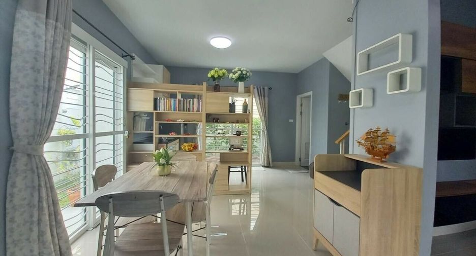 Casa adosada en venta de 3 habitaciones en Sai Noi, Nonthaburi