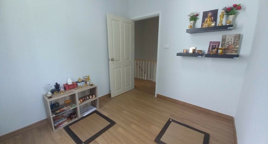 Casa adosada en venta de 3 habitaciones en Sai Noi, Nonthaburi