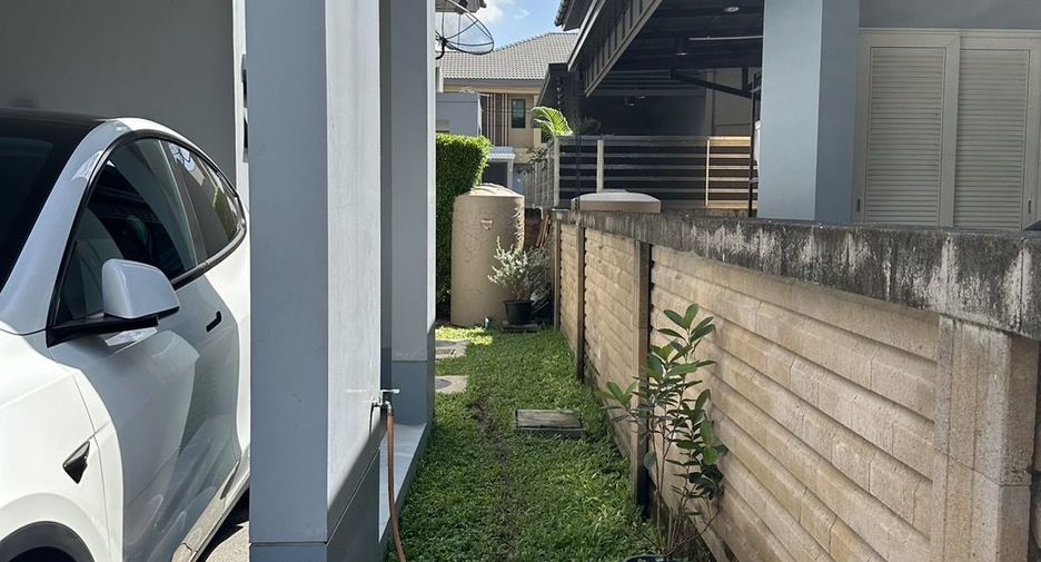 出售 3 卧室 独立屋 在 Mueang Pathum Thani, Pathum Thani