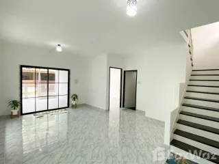 Продажа 4 спальни таунхаус в Khlong Luang, Патумтани